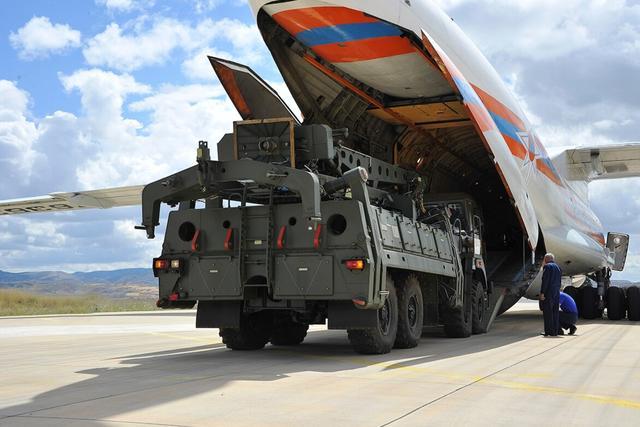 拒绝放弃S400导弹！美仍然纵容土耳其，送一条黑鹰直升机总装线