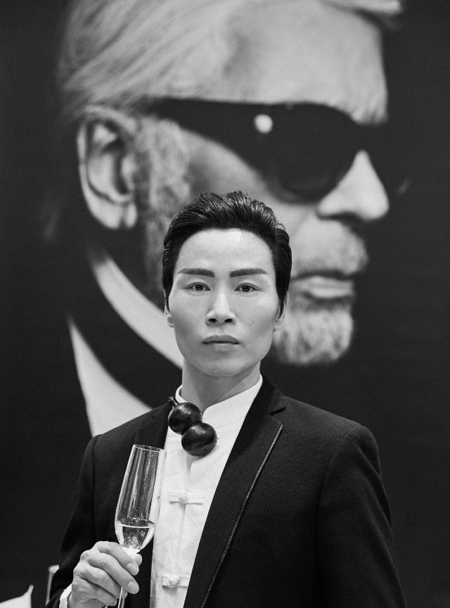 艺术家万云峰受邀Karl Lagerfeld老佛爷巡展