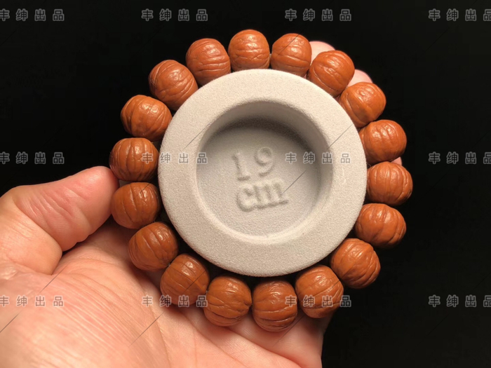 文玩核桃中的百变鬼才—猴头核桃手串
