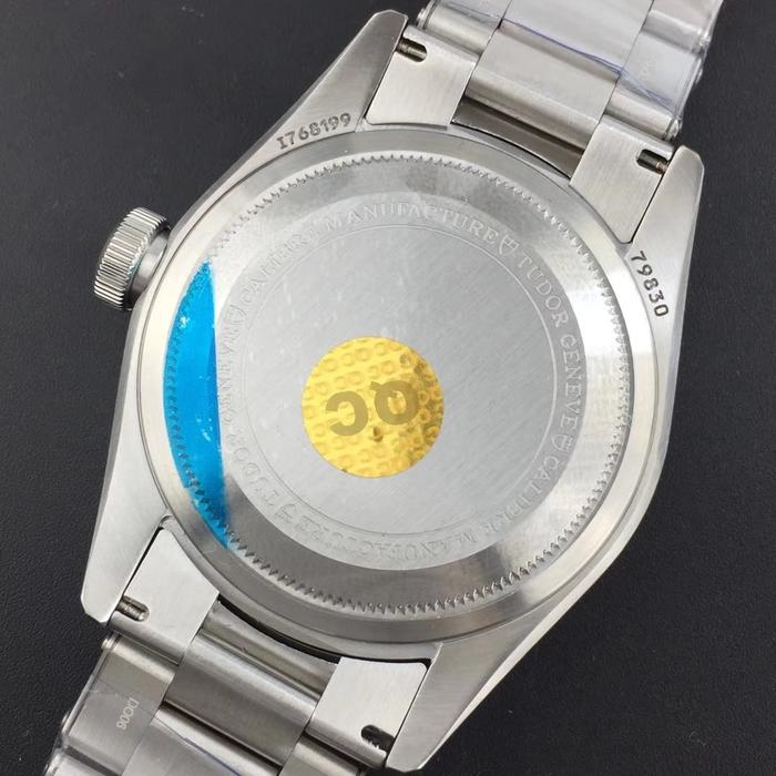 浅语名品腕表：红&蓝-品味帝舵碧湾系列新款GMT运动腕表！