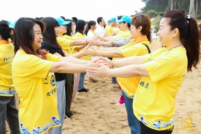 龙润百家姓茶观海茶会、沙滩拓展、海岛之旅、凤凰岛之夜，共圆一叶好茶的山盟海誓！