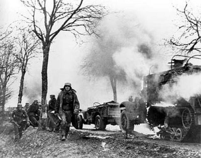超人？30名士兵阻挡美军一个师两天：燃烧坦克残骸和尸体遍布雪地