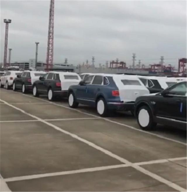 60辆宾利SUV抵达天津港，车价达7位数，白色居多，买主都是土豪