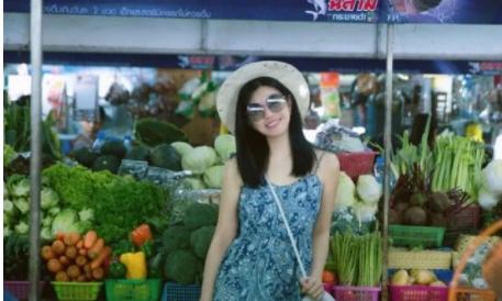 陈妍希低调现身菜市场，看到她做菜的样子，网友：陈晓有福气了