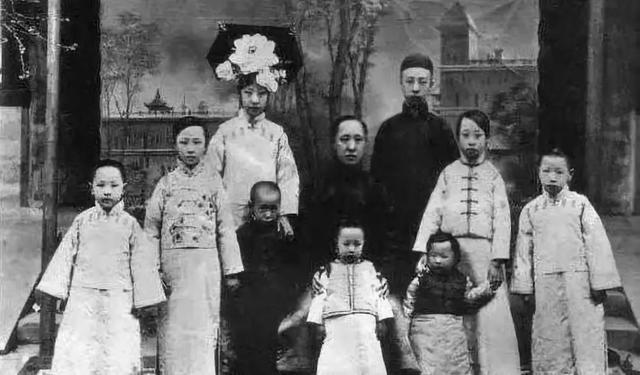 溥仪的七妹：第一个和汉人通婚的格格，一直活到2004年