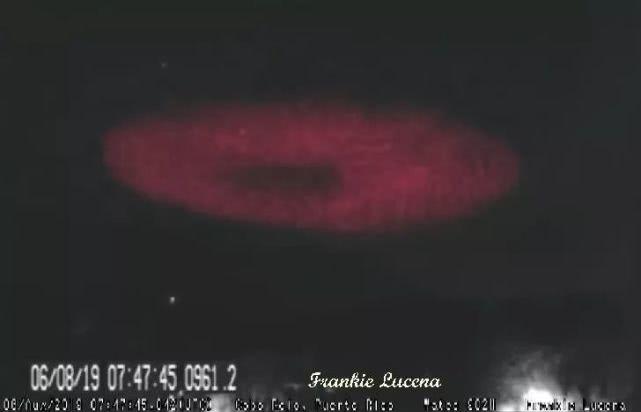 400公里长！波多黎各深夜现出一片椭圆深红色，专家称另类现象