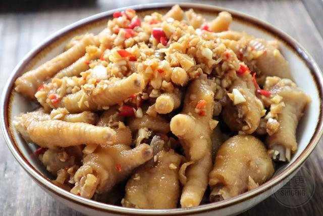 蒜香鸡脚怎么做？30分钟搞定软糯入味的家常下饭菜！