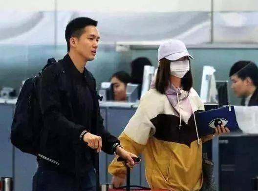 蔡卓妍和百亿“太子爷”，同飞日本庆生，机场一个小动作太甜蜜