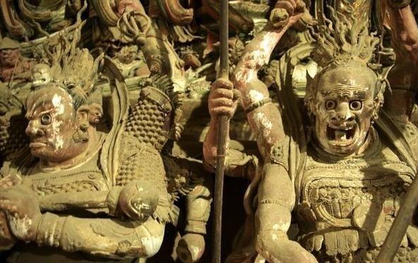 中国最“拥挤”寺庙，大殿挤进3700尊佛像
