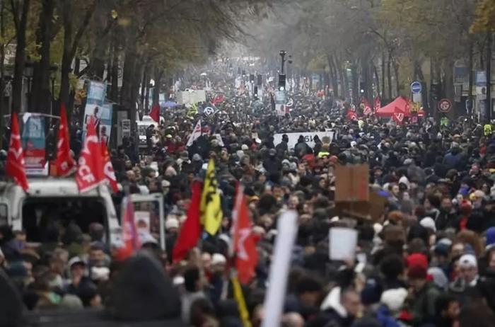 法国，几乎大瘫痪！80万人大罢工，交通受阻、学校停课、景点关闭