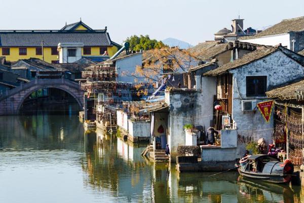 2500多年历史江南古城，乌蓬船、乌毡帽、乌干菜这“三乌”是特色