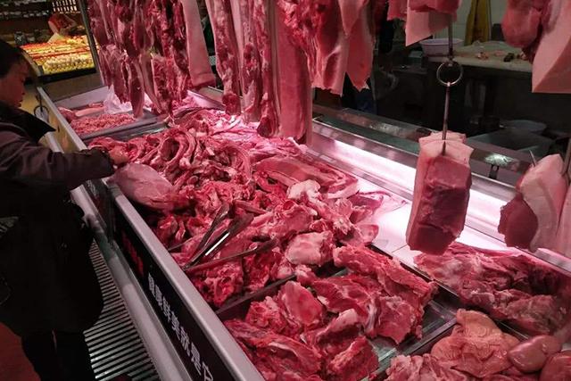 真摔！猪肉价格连降三周，元旦春节的猪价会是啥样？