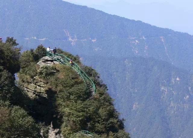 九宫山，位于湖北通山县境内，景色秀丽