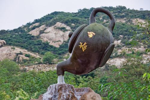 为何青岛悬空茶壶，屹立不倒还能一直流水？看完不得不佩服