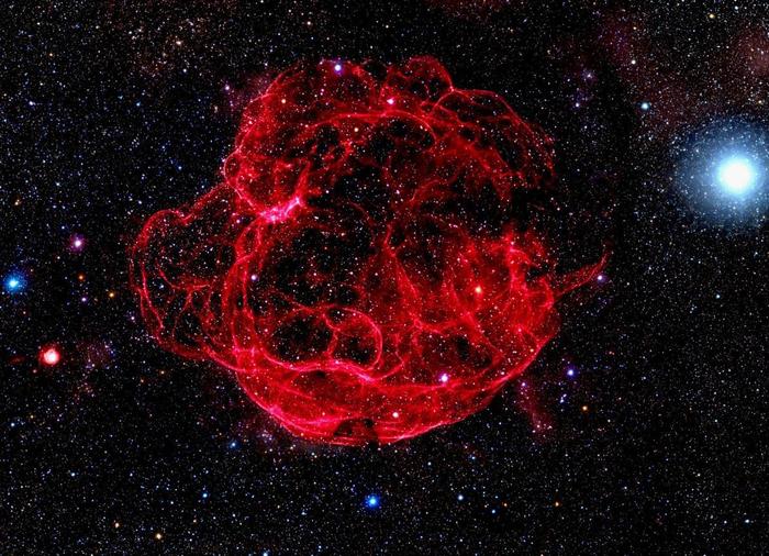 10亿光年外，一颗超新星大爆炸，这不是太阳的未来