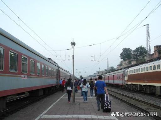 陕西省渭南市的火车二等站——华山站