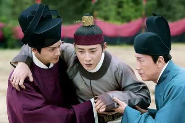 《鹤唳华亭》父子情虐心，三位“神仙哥哥”却暖心，个个有情有义
