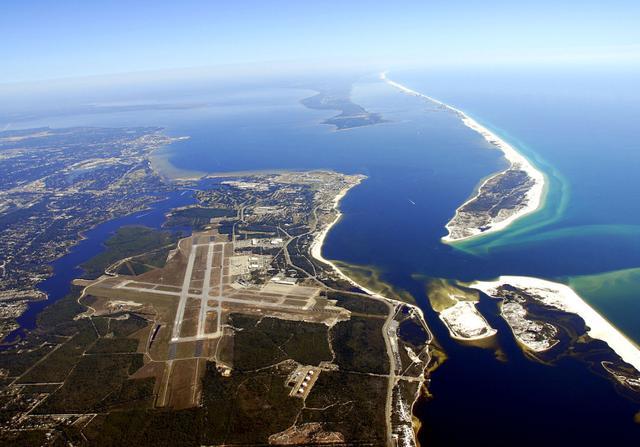 起底发生枪案的美军彭萨科拉海军航空站，蓝天使飞行表演队的家