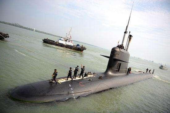 一艘基洛级潜艇抵达缅甸，印军对北方邻国动手了：俄称这下闯大祸