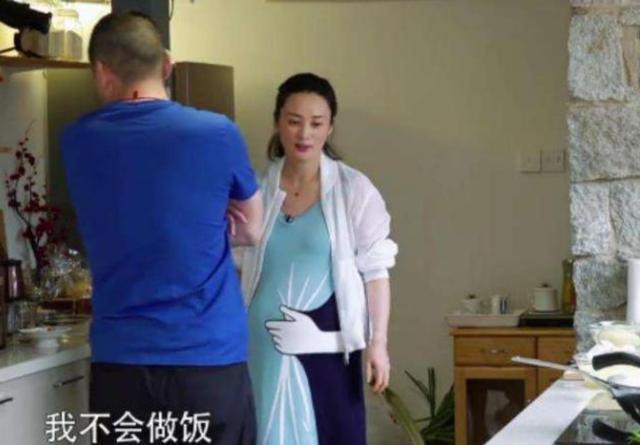 孕期做家务、煮饭、丈夫发视频炫妻贤惠，网友：这是来找骂吧？
