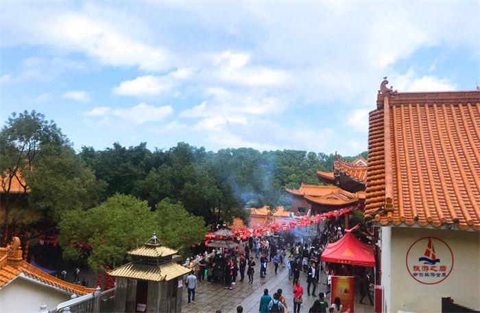 深圳香火最旺的寺庙，背靠梧桐山的弘法寺，是岭南最大的寺庙