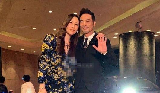 任达华复工妻子外出庆祝，晒与钟楚红聚会照，笑容甜美2人皆冻龄