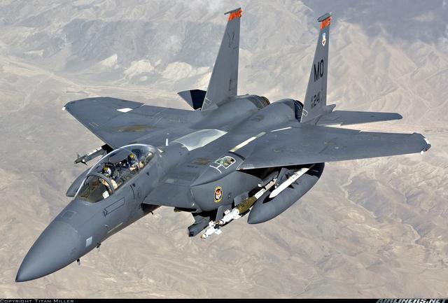 美军向阿联酋基地增派26架F-15战斗机，隐形战机却不见踪影