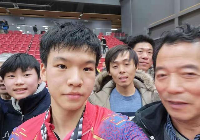 意外！国乒16岁新星首夺成年赛冠军，未来有望挑战张本智和
