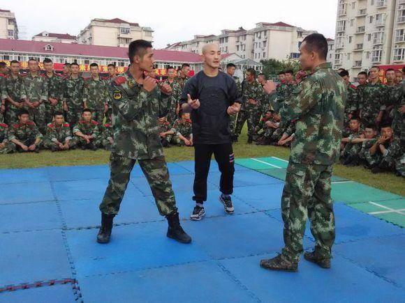 一龙怒斥残忍的地下格斗：对搏击和生命缺少敬畏，抵制不科学赛事