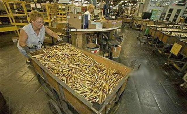 这才是美国最大弹药厂，每年生产16亿发子弹，2万名工人日夜不停
