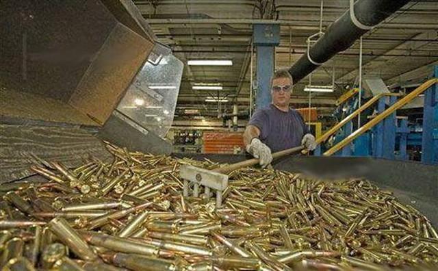 这才是美国最大弹药厂，每年生产16亿发子弹，2万名工人日夜不停