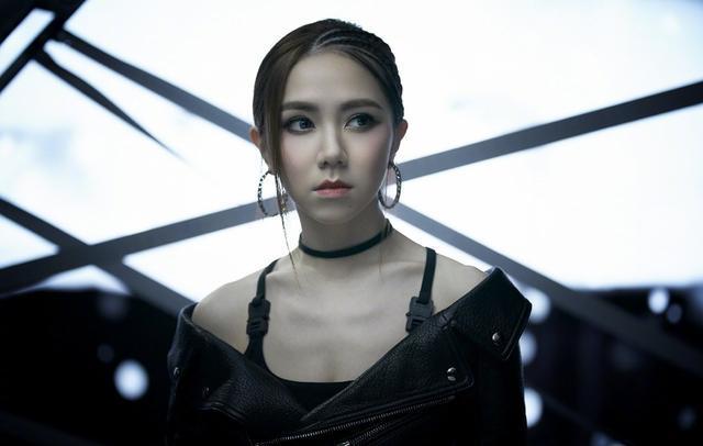彻底和“老东家”撕破脸以后的邓紫棋，还能走多远？