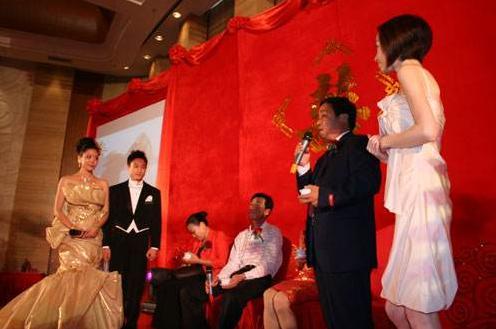 明星的婚纱都是天价？对比杨云才知道，张馨予都算低调