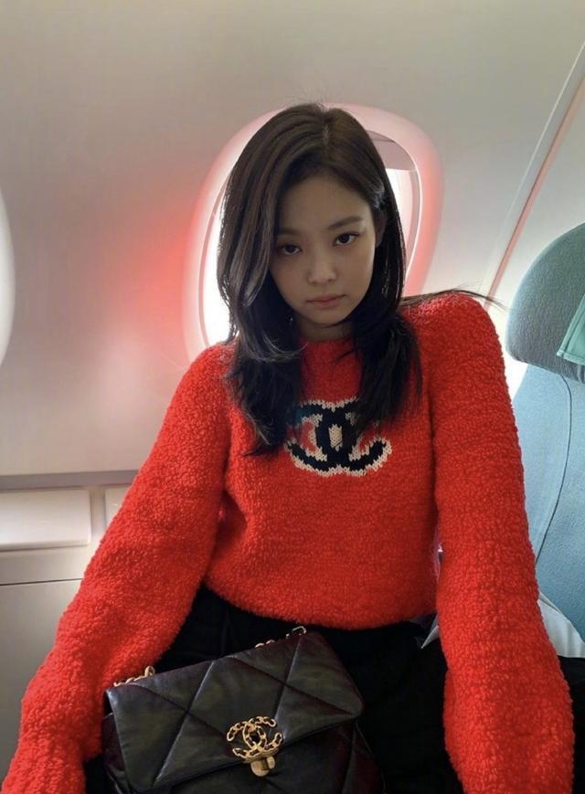 Jennie成人间香奈儿，却被吐槽鲶鱼脸小猫眼