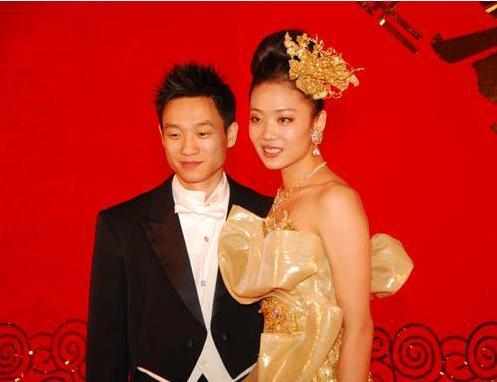明星的婚纱都是天价？对比杨云才知道，张馨予都算低调