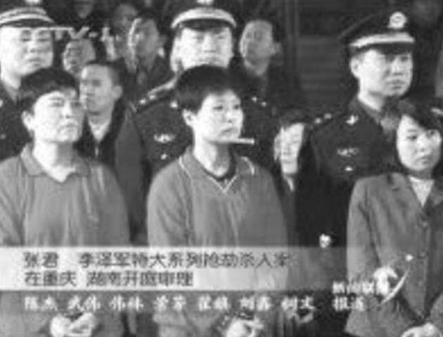 她曾是中国第一悍匪的情妇，做护士出身，被捕后精神崩溃