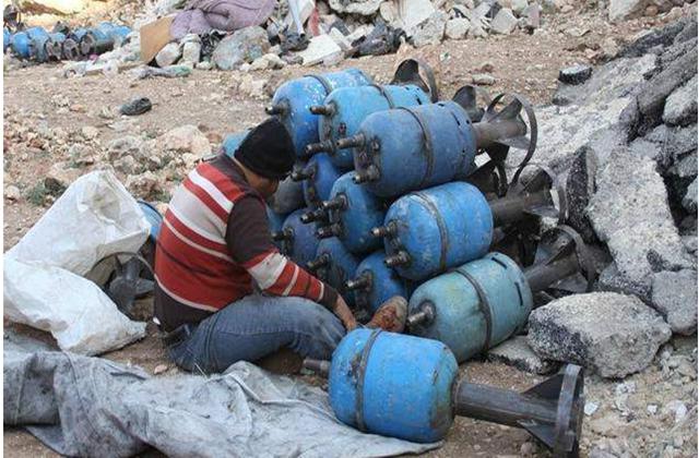 1个煤气罐等于3000手榴弹？叙利亚煤气罐齐射，200敌军被全灭
