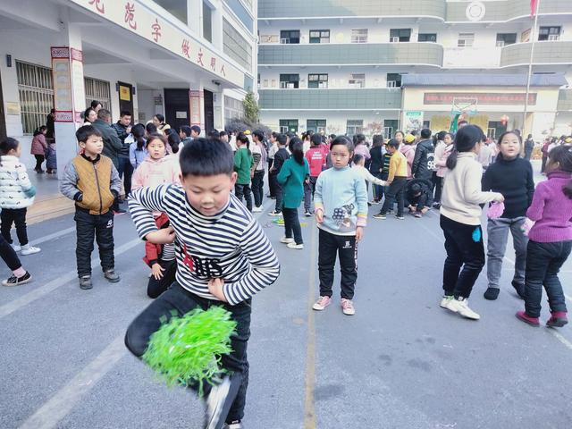 阜南六小教育共同体冬季学生运动会暨“跳绳、踢毽子、拔河”比赛