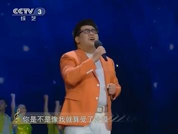 星光大道盲人冠军杨光近况，11年后户外演唱，比当年瘦了面带沧桑