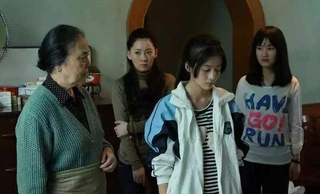 中国式家庭普遍存在3种不恰当的亲子关系：失位、越位、错位
