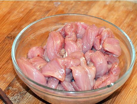 山西过油肉家常做法，直接下锅炸是不对的，牢记1招，味美还不腥