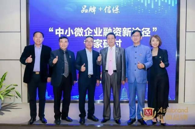 掌声，献给2019中国经济年度人物— 2019中国经济高峰论坛举行
