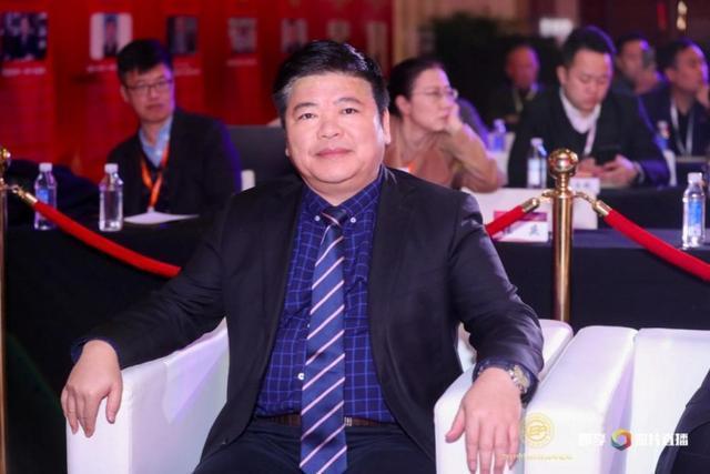 掌声，献给2019中国经济年度人物— 2019中国经济高峰论坛举行