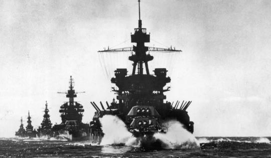 史上最大规模的海上战役: 200艘军舰疯狂对轰, 上万士兵长眠海底