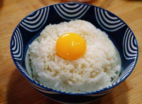 ​炒饭一定用“隔夜饭”？饭店大厨：只要用它，米饭怎么炒都好吃