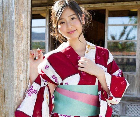 为何日本女性穿和服时不能穿内衣，除了方便之外，还有另一个目的