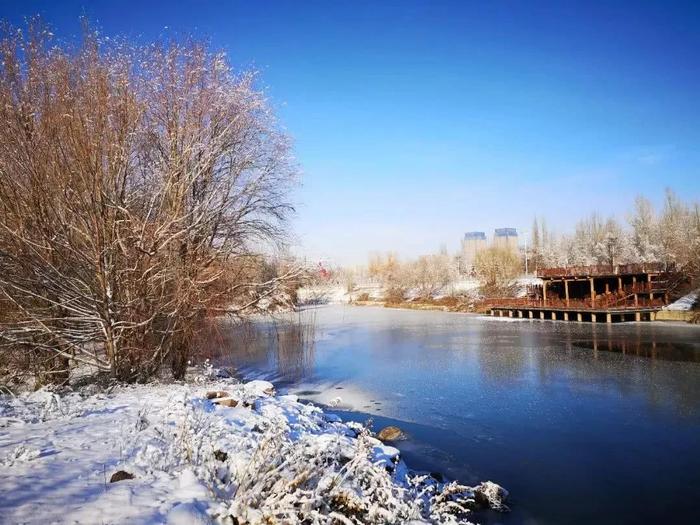 伊犁河的冬 每一个定格都是一幅山水画