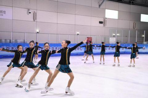 第五届大众冰雪北京公开赛揭幕 快乐冰雪总有一款适合你