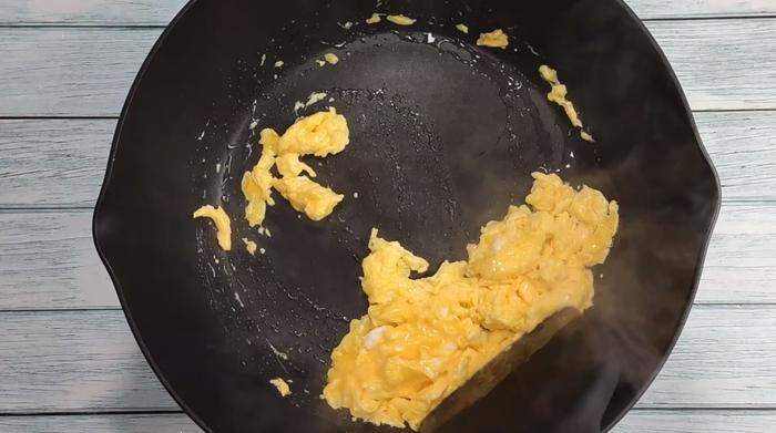 韭黄炒蛋怎么做好吃？只需要基本调味，简单又好吃！
