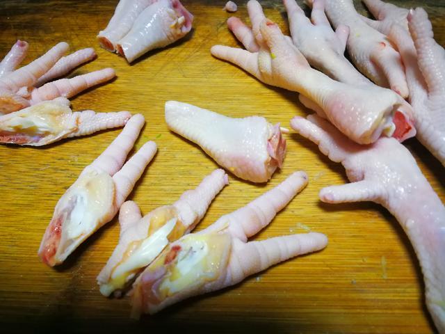 冬天别光吃饺子，20分钟出锅软耙香辣的压锅鸡脚，嘴不能停特解馋